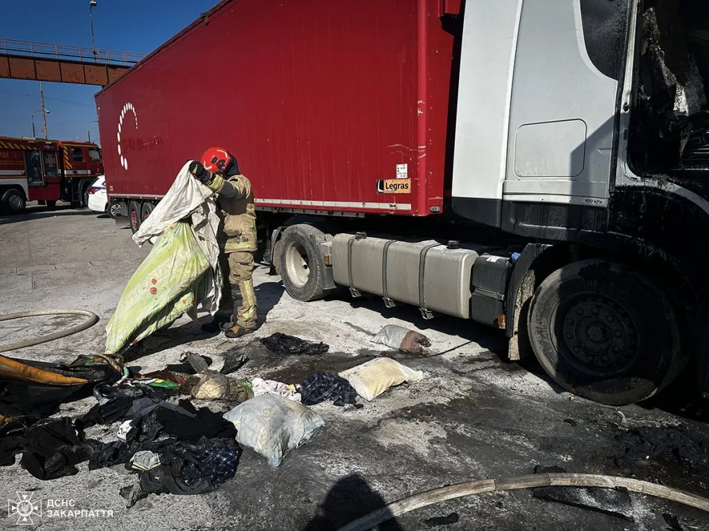 В Ужгороді пенсіонер отримав важкі опіки внаслідок пожежі у вантажівці