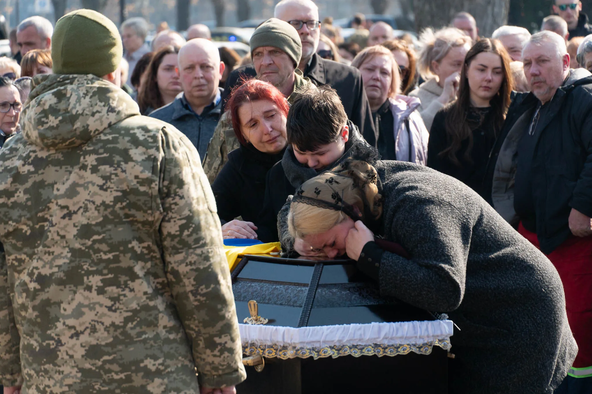 Ужгород сьогодні провів в останню земну дорогу 39-річного військовослужбовця, солдата, стрільця-зенітника Ярослава Малюка