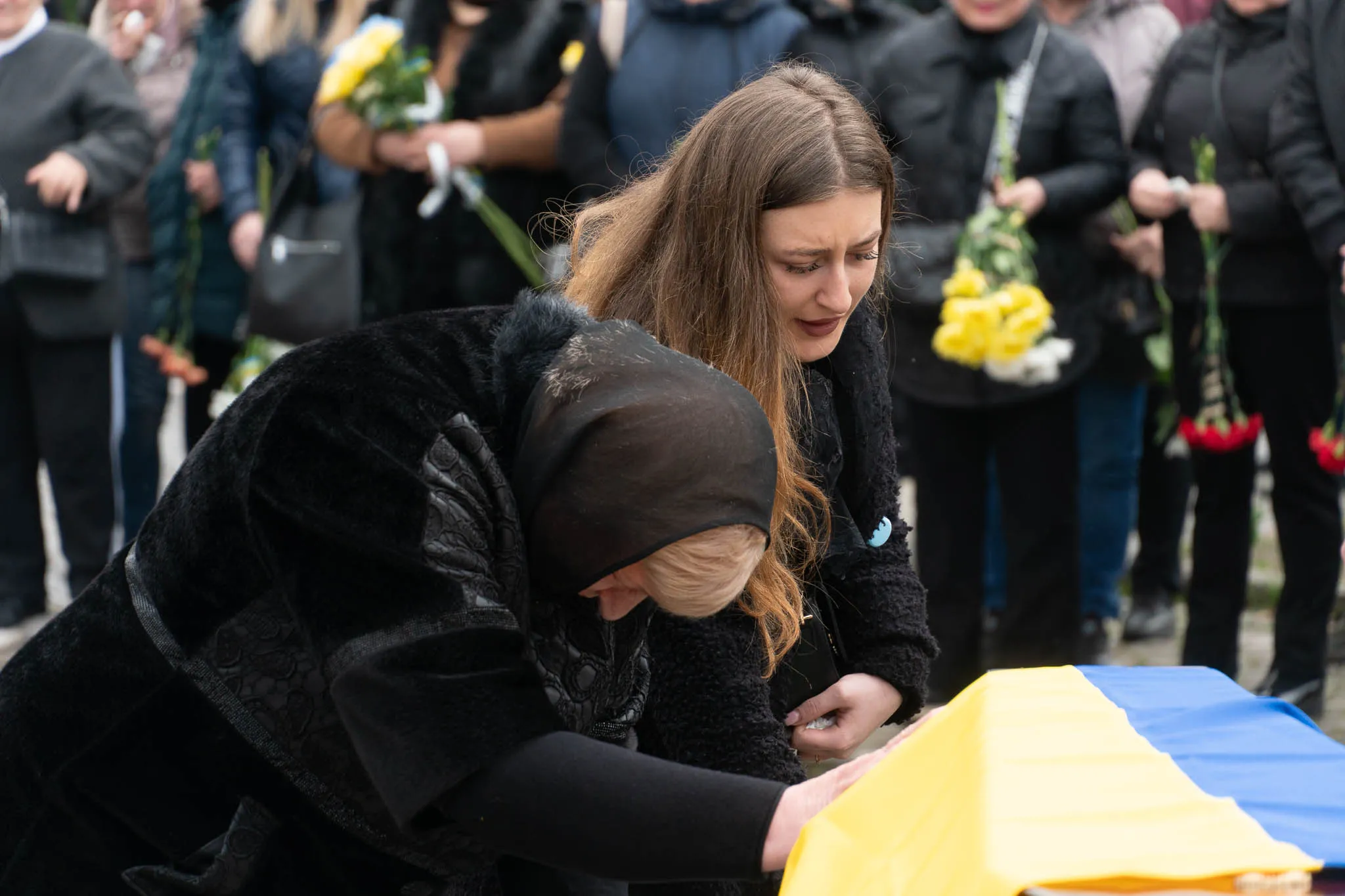 Ужгород попрощався із загиблим Героєм – 36-річним солдатом Сергієм Лазориком