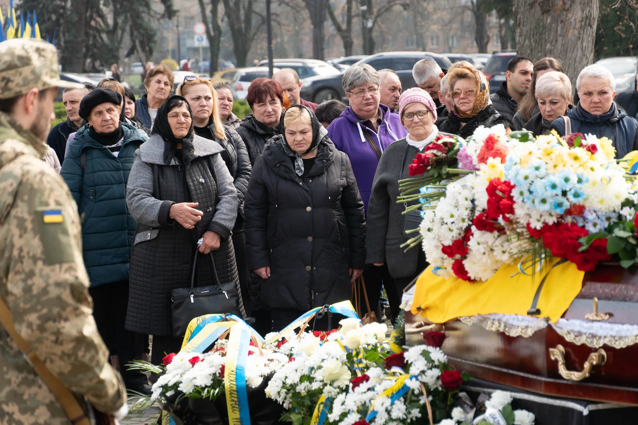 Ужгород попрощався із загиблим Героєм – 36-річним солдатом Сергієм Лазориком