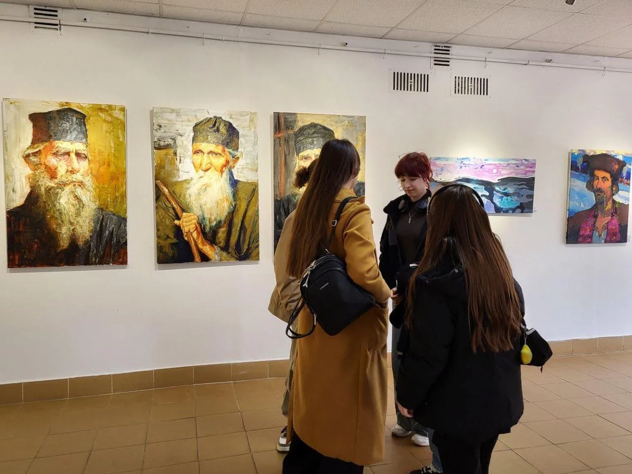 В ужгородській галереї відкрили виставку молодих художників Закарпаття