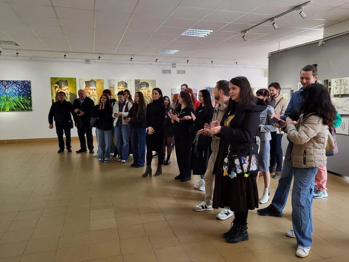 В ужгородській галереї відкрили виставку молодих художників Закарпаття