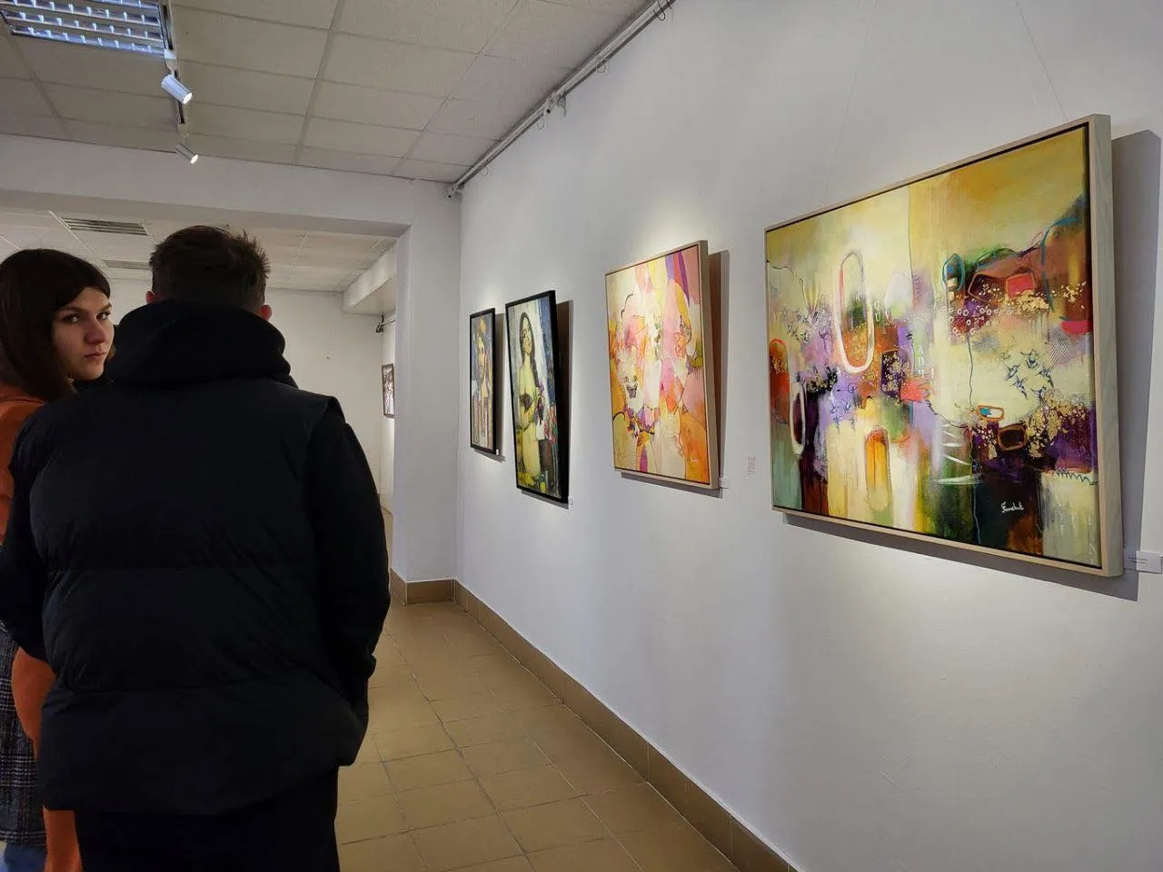 В ужгородській галереї відкрили виставку молодих художників Закарпаття