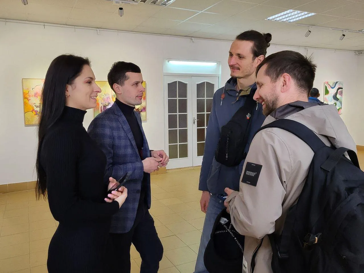 В ужгородській галереї відкрили виставку молодих художників Закарпаття