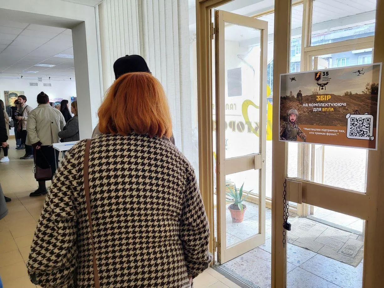 В ужгородській галереї відкрили виставку молодих художників Закарпаття