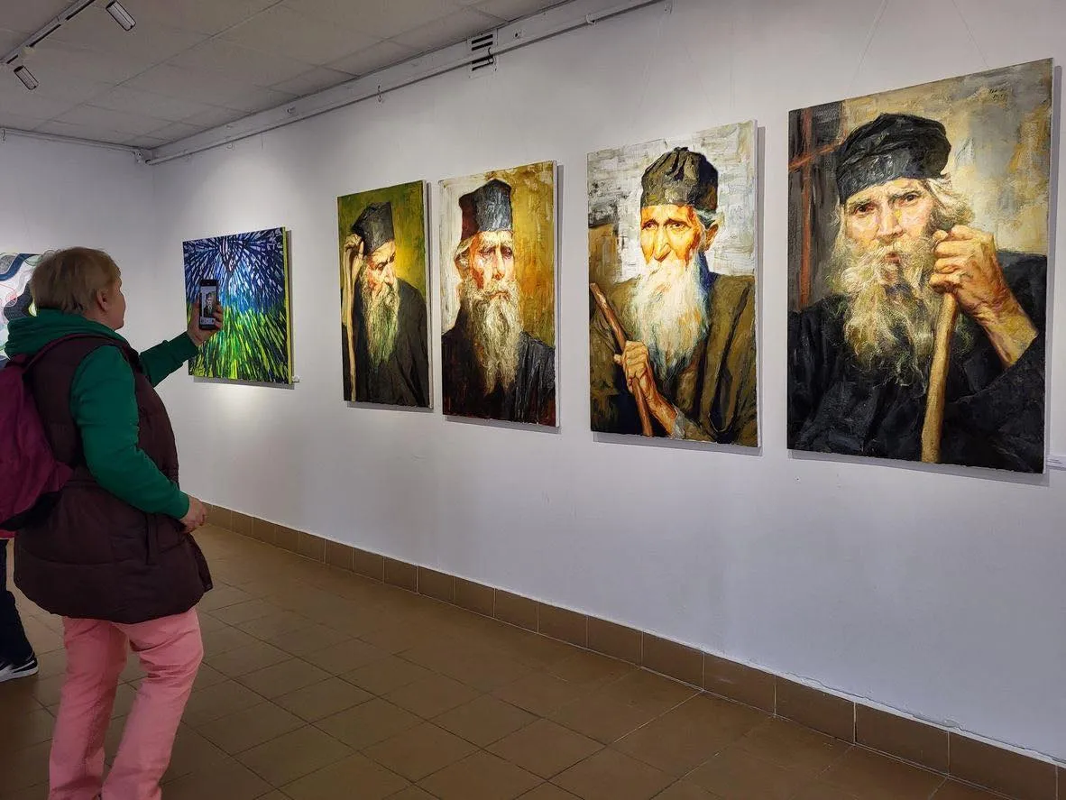 В ужгородській галереї відкрили виставку молодих художників Закарпаття