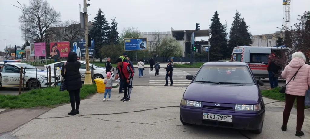 Ужгород: автомобіль несподівано збив жінку на площі Кирила і Мефодія Ужгород: автомобіль несподівано збив жінку на площі Кирила і Мефодія
