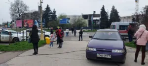Ужгород: автомобіль несподівано збив жінку на площі Кирила і Мефодія