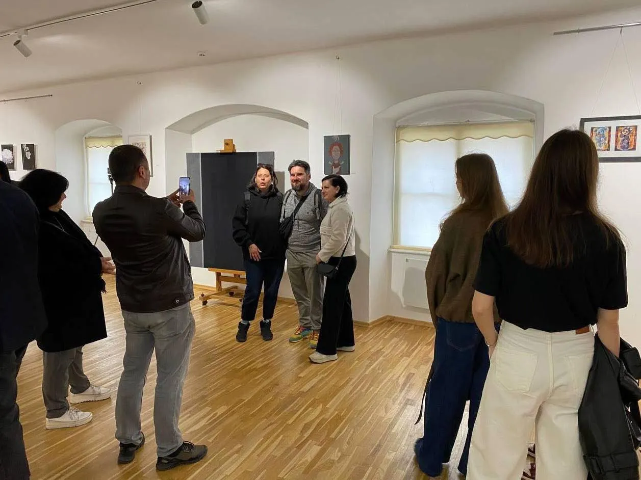 “Фокус групи”: палітра молодого мистецтва Закарпаття на ювілейній виставці