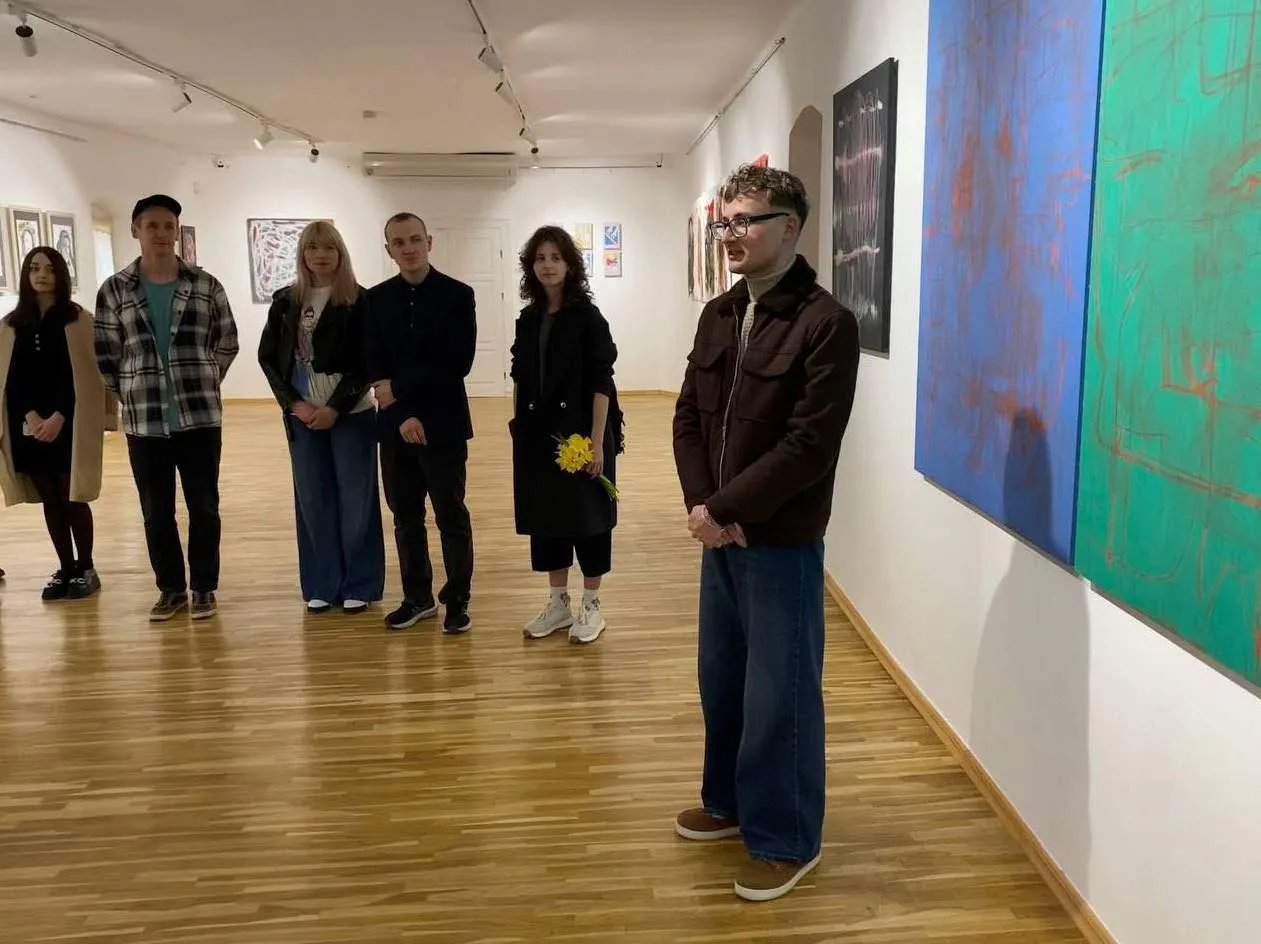“Фокус групи”: палітра молодого мистецтва Закарпаття на ювілейній виставці