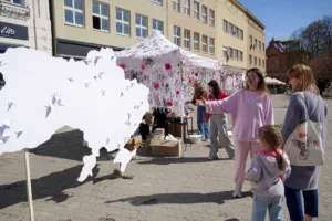 Ужгород у цвіті сакур: «Сакура Фест» знову об’єднує мистецтво та милосердя