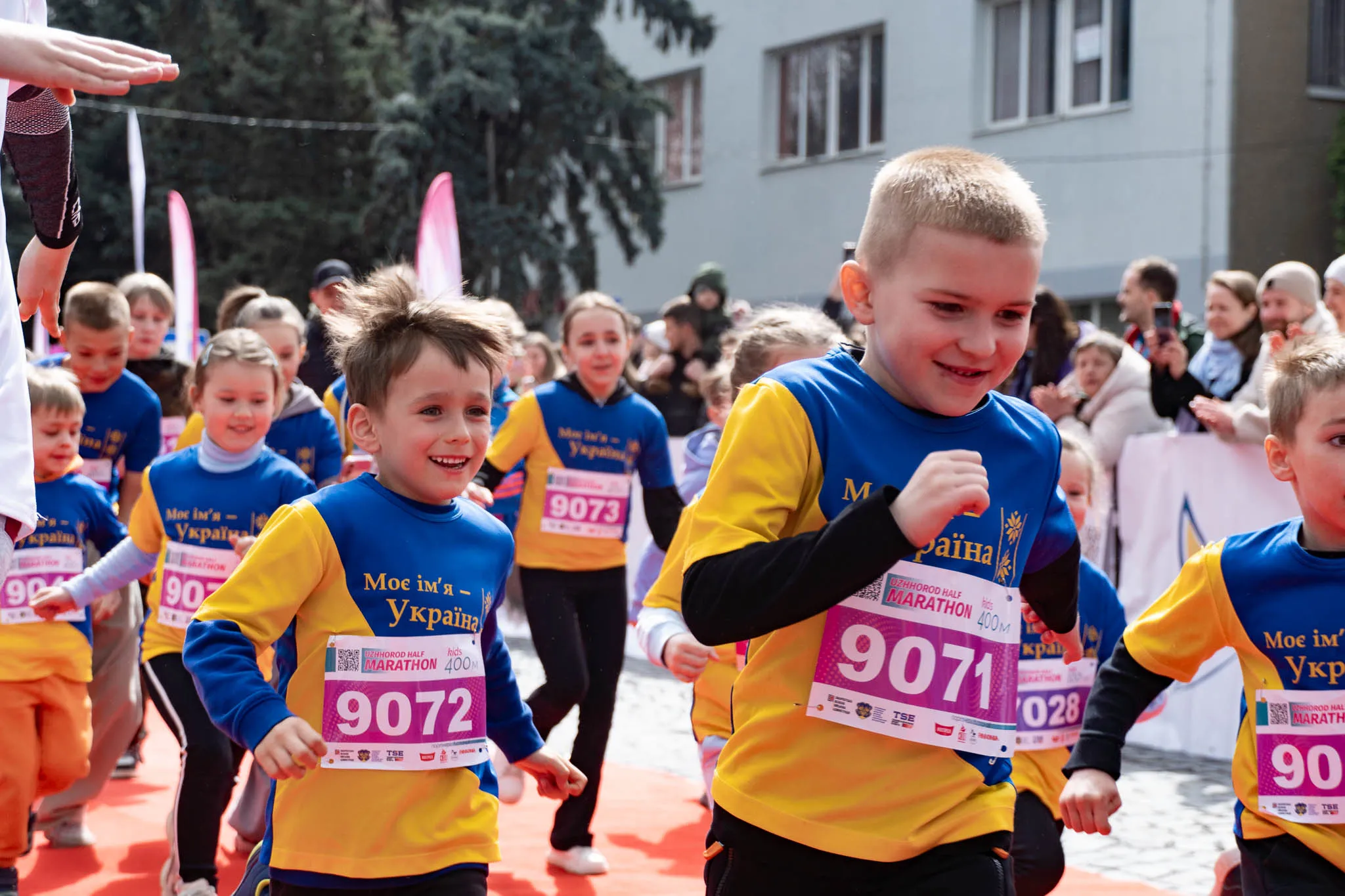 Спортивний фронт Ужгорода: благодійний півмарафон об’єднав сотні заради підтримки ЗСУ