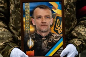 Ужгород у скорботі провів в останню путь Героя Мирослава Лукача