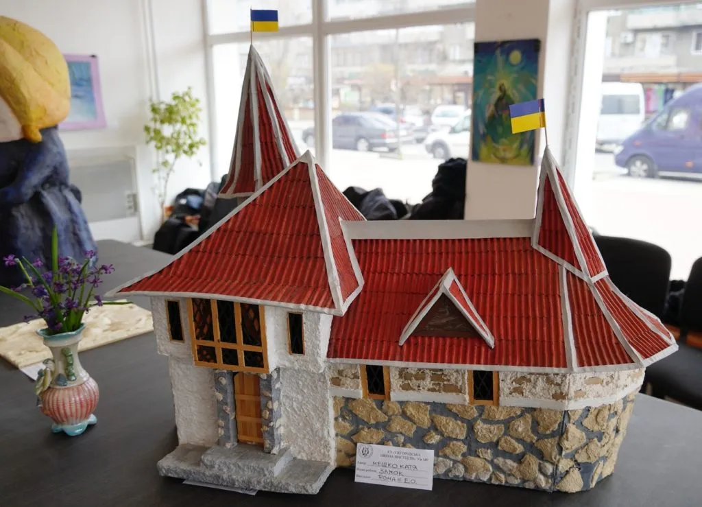 Ювілейний вернісаж талантів: 70 років Ужгородської школи мистецтв у сяйві творчих здобутків