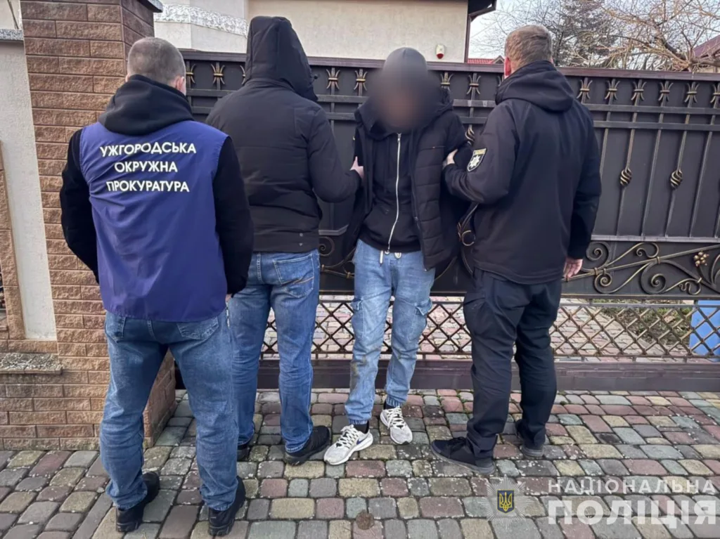 Умовне покарання за хуліганство: троє ужгородців засуджені за напад на поліцейський автомобіль
