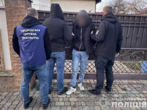 Умовне покарання за хуліганство: троє ужгородців засуджені за напад на поліцейський автомобіль