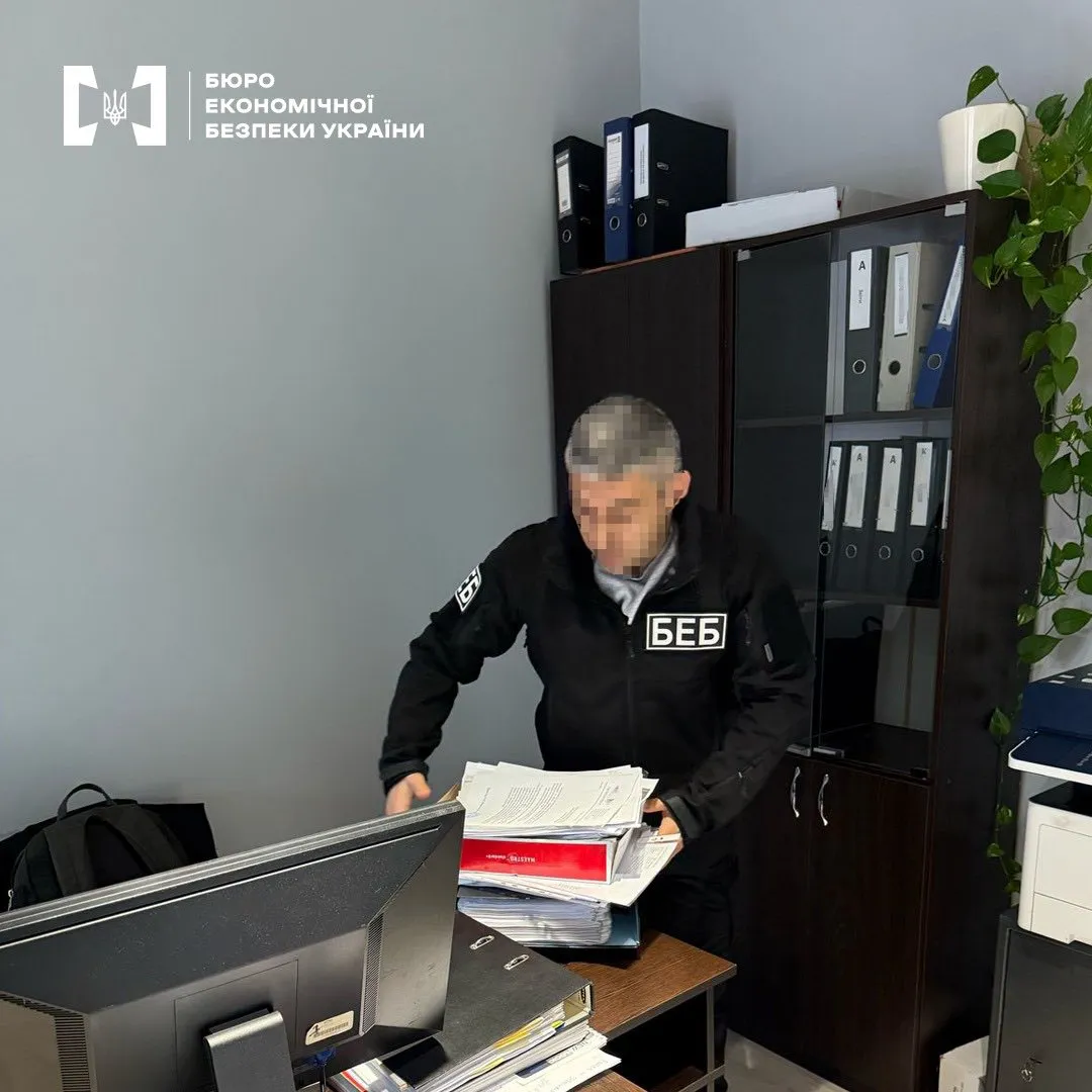 Розтрата бюджетних коштів на будівництві автобази в Ужгороді: службовців підозрюють у змові