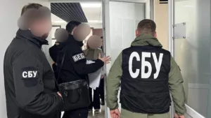 Виявлення корупційної схеми в Ужгородській міськраді: обшуки БЕБ та знахідка хабара