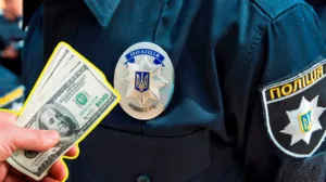 Корупційний шлейф десятиріччя: ужгородський слідчий уникнув покарання за хабар завдяки юридичній формальності