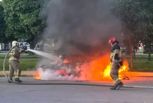 Пожежа авто в Ужгороді через спробу дітей зігрітися