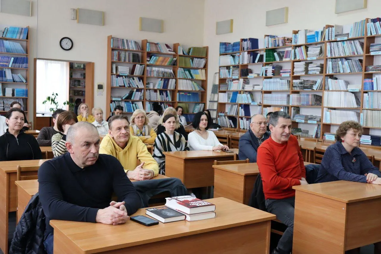 Відродження духу: Володимир Шовкошитний презентує скарби української літератури