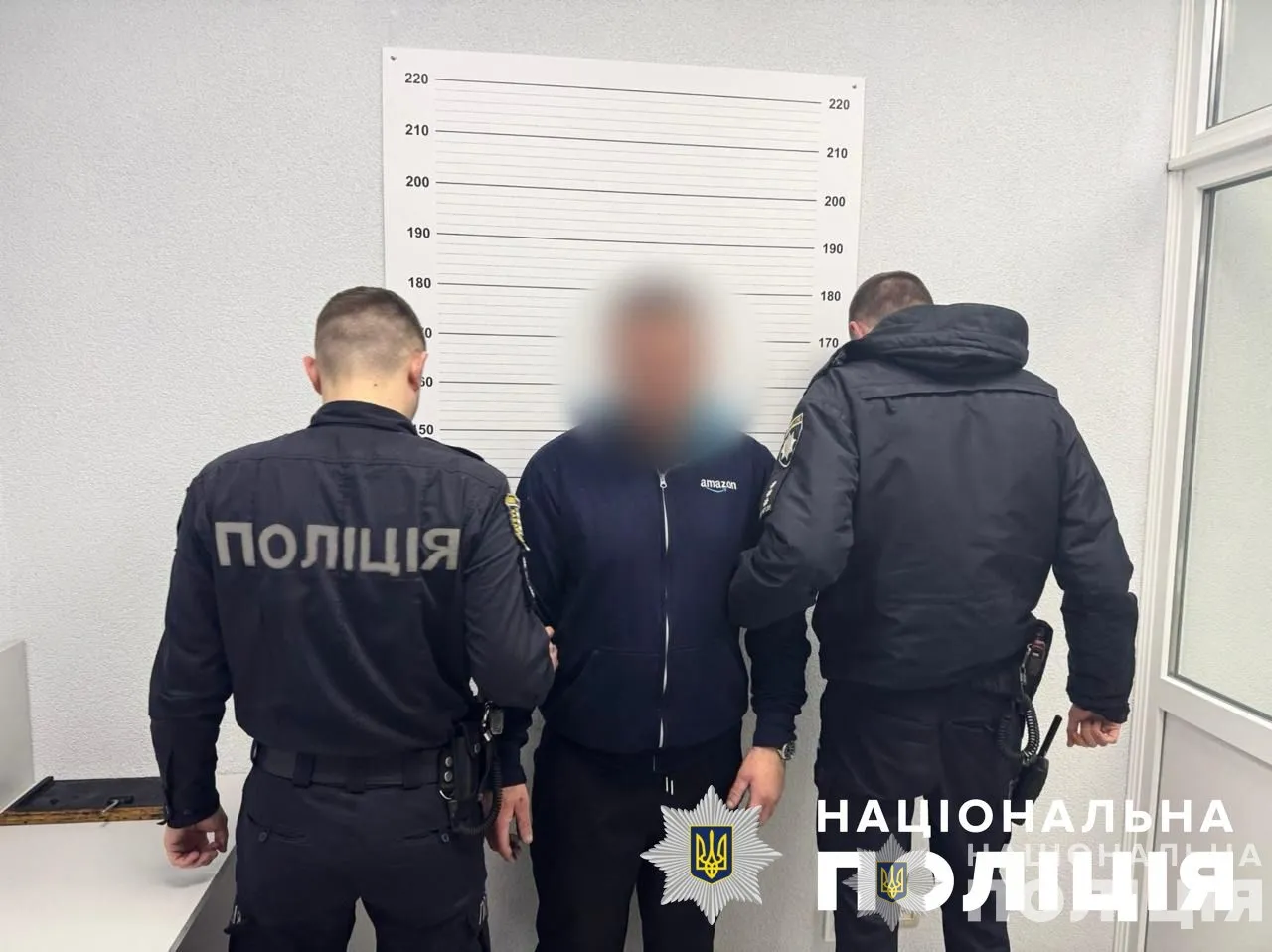 Наркотрафік в Ужгороді: поліція затримала двох рецидивістів, які діяли через інтернет
