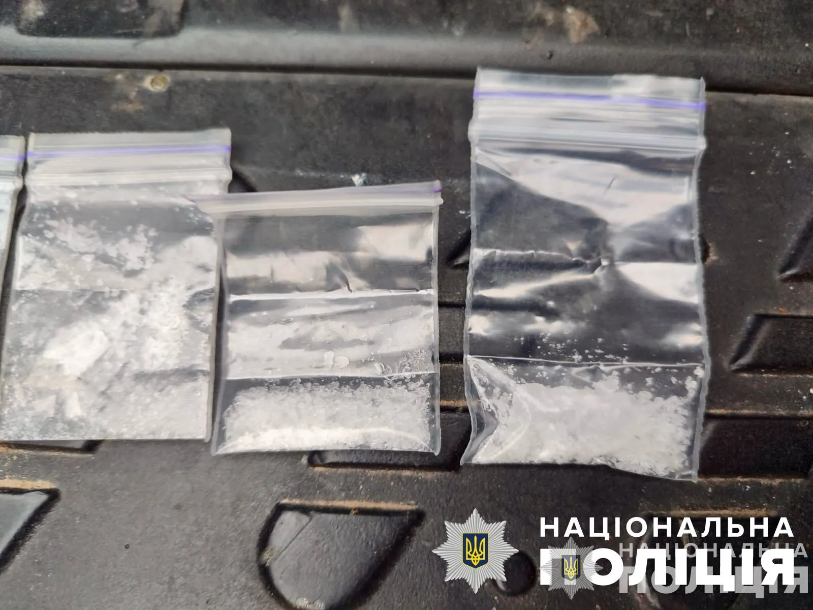 Наркотрафік в Ужгороді: поліція затримала двох рецидивістів, які діяли через інтернет