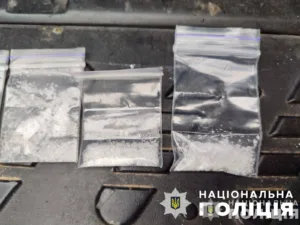 Наркотрафік в Ужгороді: поліція затримала двох рецидивістів, які діяли через інтернет
