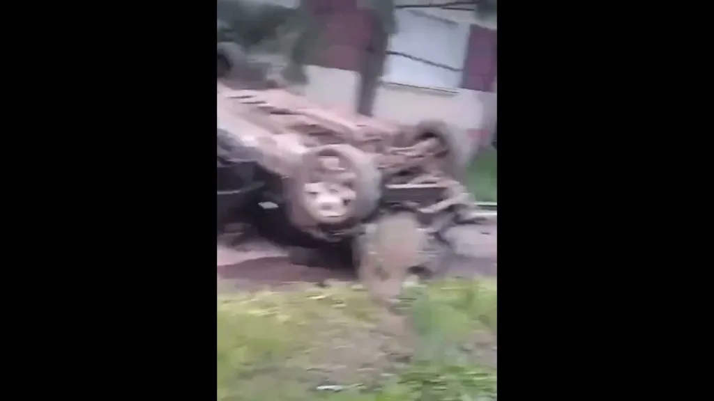 Неймовірний випадок на дорозі: водій легкового автомобіля залишився неушкодженим Неймовірний випадок на дорозі: водій легкового автомобіля залишився неушкодженим