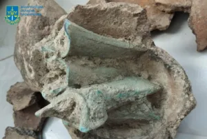Ужгородська прокуратура запобігла незаконному продажу унікального скарбу бронзового віку
