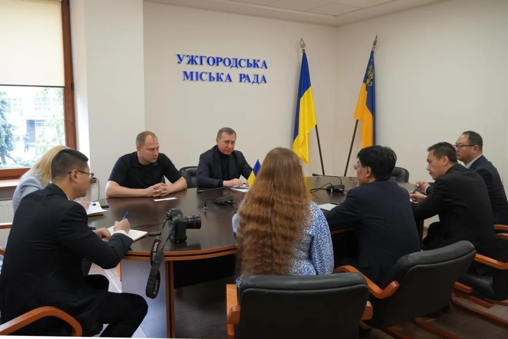 В Ужгороді відбулася зустріч з Послом Китаю В Ужгороді відбулася зустріч з Послом Китаю