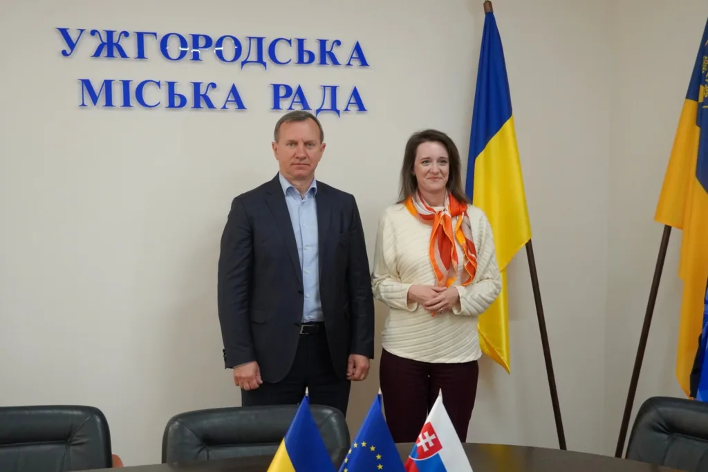Ужгород відзначив День Європи зустріччю з євродепутаткою Любіцею Карвашовою