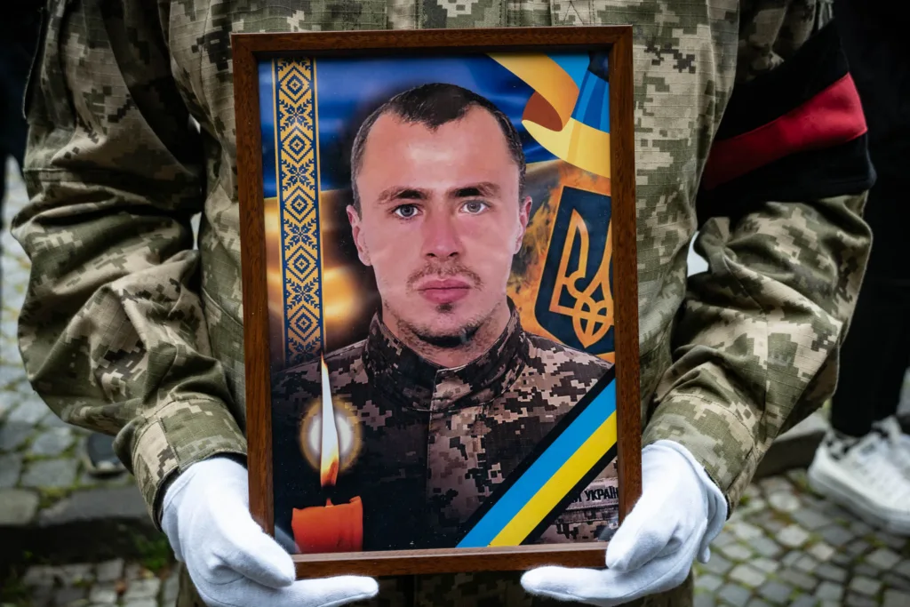 Ужгород попрощався з Героєм Євгеном Югасом
