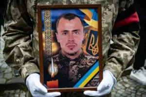 Ужгород попрощався з Героєм Євгеном Югасом