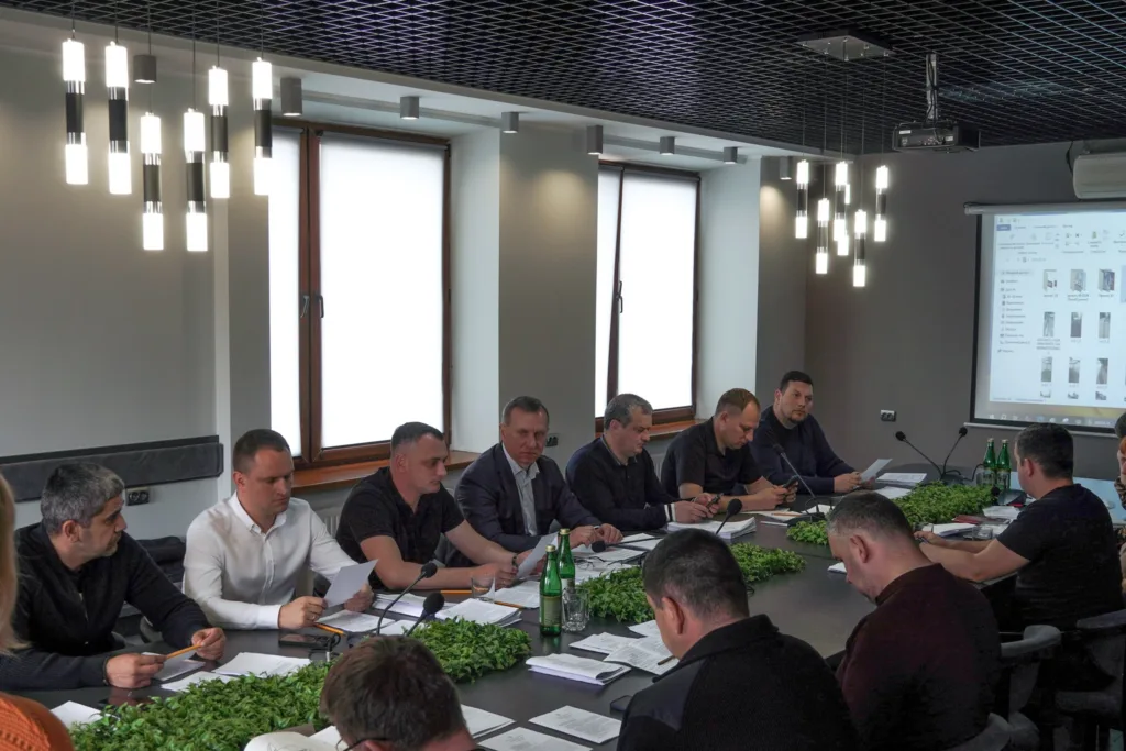 Засідання виеонкому: підтримка багатодітних матерів, літні табори для дітей, нові автобусні маршрути та вшанування Героя Засідання виеонкому: підтримка багатодітних матерів, літні табори для дітей, нові автобусні маршрути та вшанування Героя
