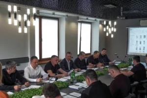 Засідання виеонкому: підтримка багатодітних матерів, літні табори для дітей, нові автобусні маршрути та вшанування Героя