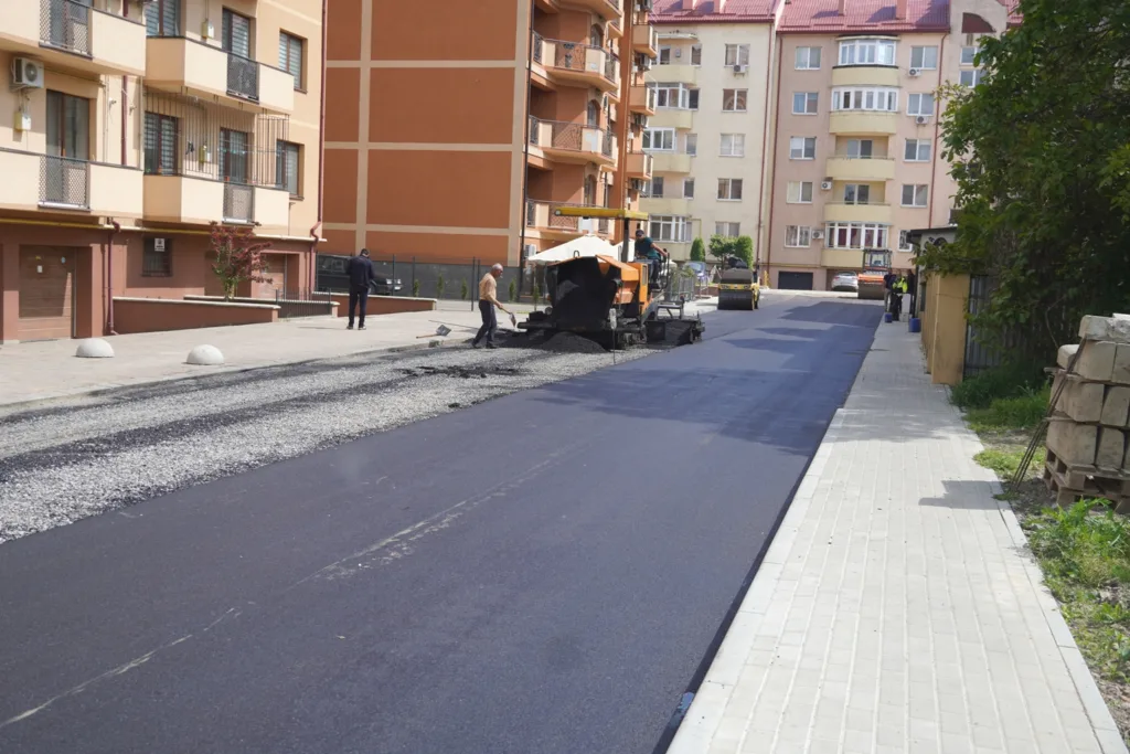 В Ужгороді завершується ремонт вулиці Олександра Хіри В Ужгороді завершується ремонт вулиці Олександра Хіри