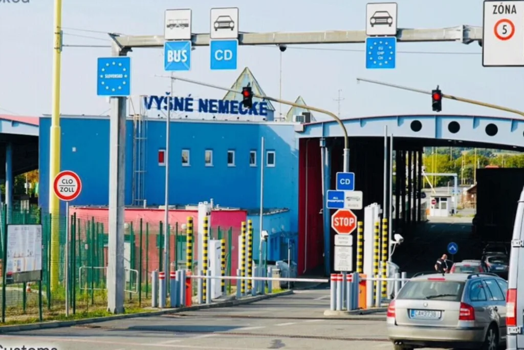 Увага! Тимчасове закриття пунктів пропуску на кордонах зі Словаччиною та Угорщиною Увага! Тимчасове закриття пунктів пропуску на кордонах зі Словаччиною та Угорщиною
