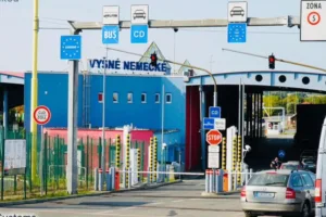 Увага! Тимчасове закриття пунктів пропуску на кордонах зі Словаччиною та Угорщиною