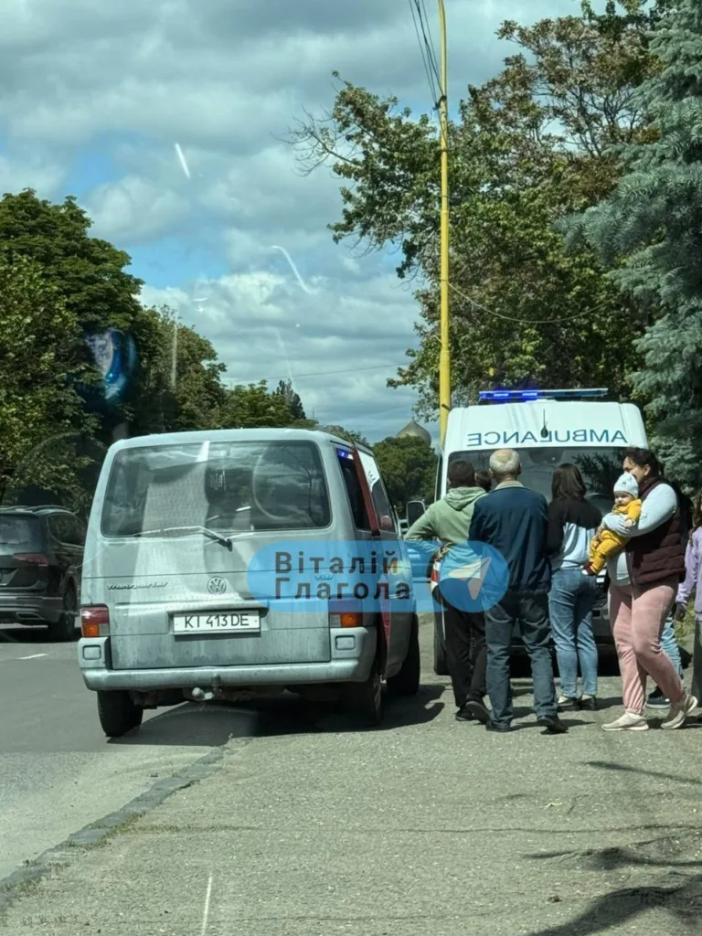 В Ужгороді мікроавтобус збив чоловіка з дитиною В Ужгороді мікроавтобус збив чоловіка з дитиною