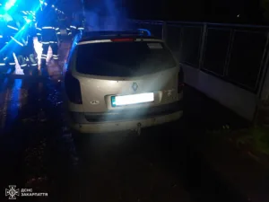 У Сторожниці вночі горів легковий автомобіль