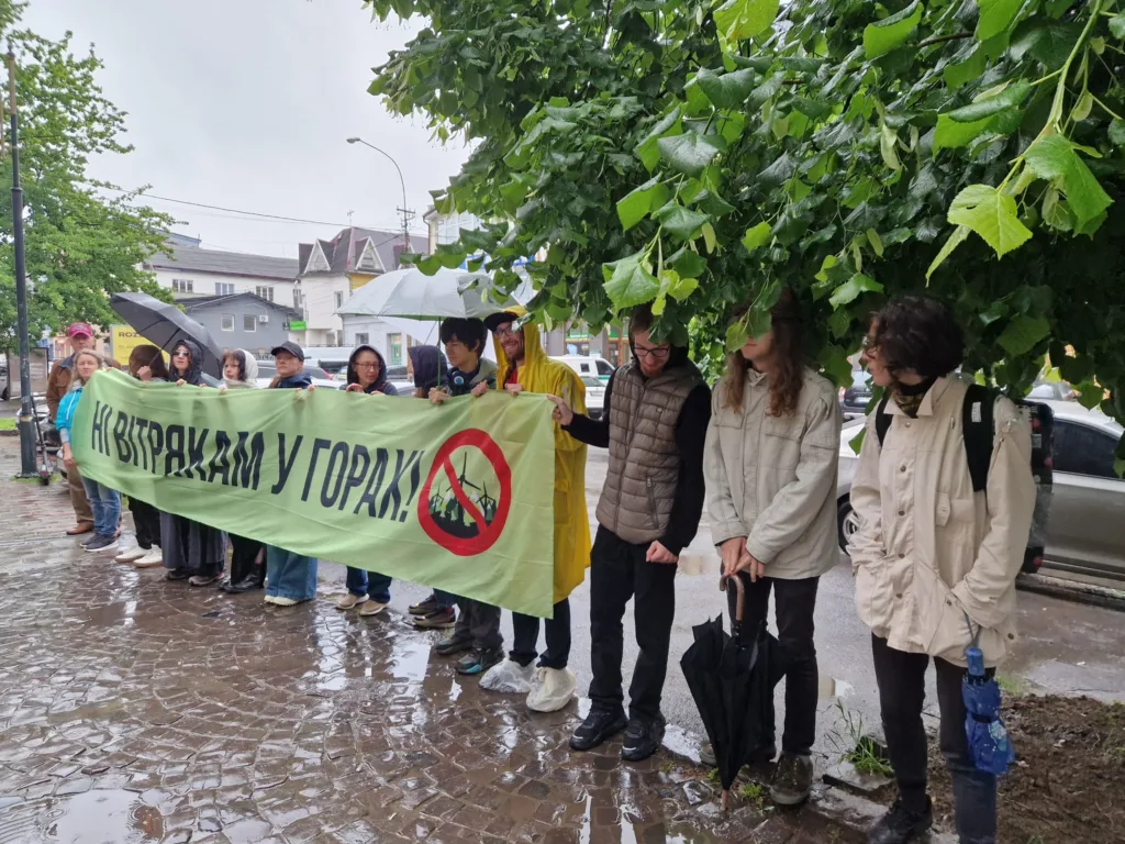 В Ужгороді екоактивісти вимагають перевірки будівництва вітряків на полонині Руна В Ужгороді екоактивісти вимагають перевірки будівництва вітряків на полонині Руна