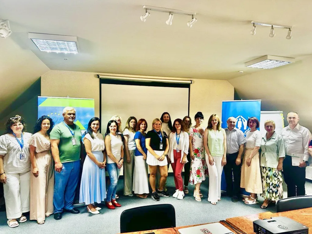Фахівці Ужгородського ЦНАПу пройшли тренінг із комунікації з вразливими групами населення