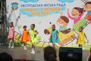 Свято дитинства в Ужгороді: музика, танці та натхнення у сквері Героїв Майдану