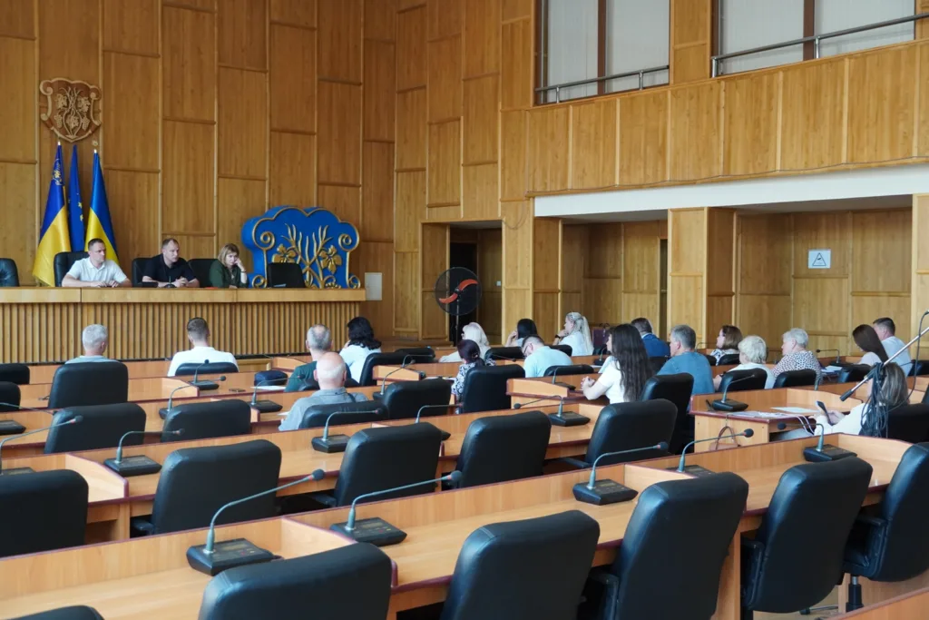 В Ужгороді відбулося розширене засідання Ради голів ОСББ: обговорено газ, прибудинкові території та енергоефективність В Ужгороді відбулося розширене засідання Ради голів ОСББ: обговорено газ, прибудинкові території та енергоефективність