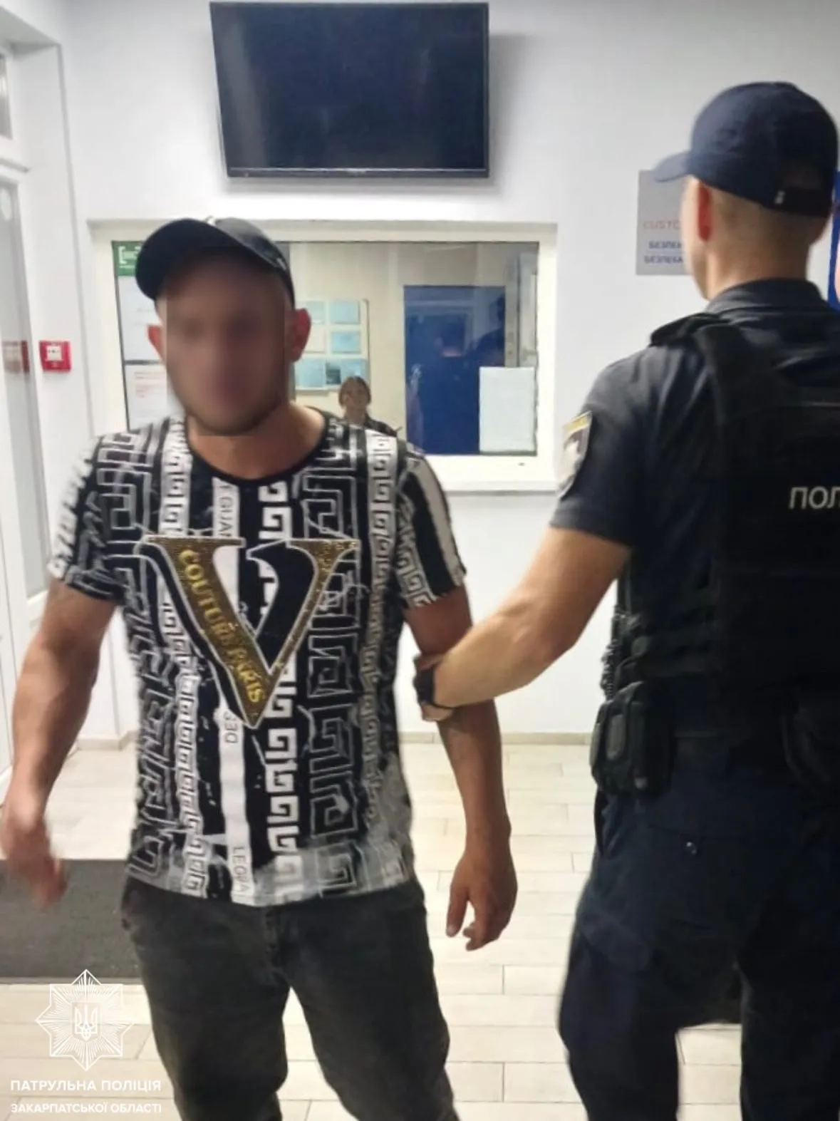 В Ужгороді затримали ймовірних грабіжників, які напали на чоловіка біля залізничного вокзалу