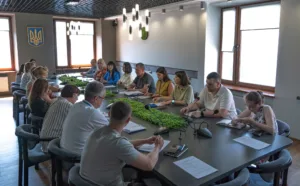 В Ужгороді обговорили інтеграцію ВПО: правова, медична та освітня підтримка
