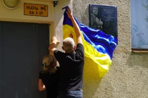 В Ужгороді відкрили меморіальну дошку на честь полеглого героя Романа Гапака