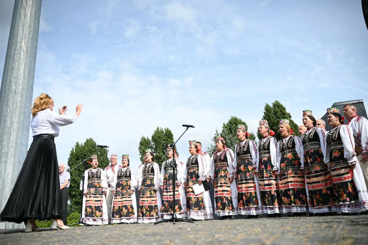 Ужгород відзначив День Конституції: прапор піднято на честь свята
