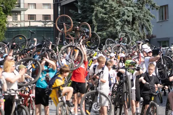 Понад 1500 ужгородців об’єдналися у благодійному велозаїзді “Big City Ride” на підтримку ЗСУ